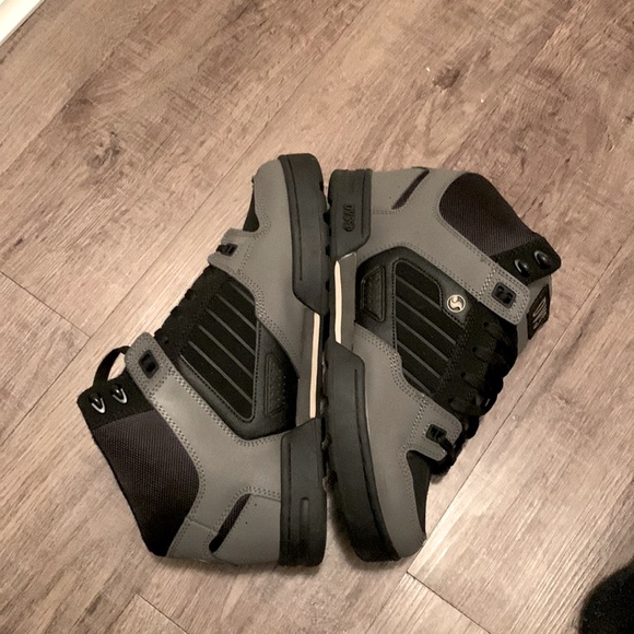 Never wore them, not my style, need more space - Picture 2 of 4